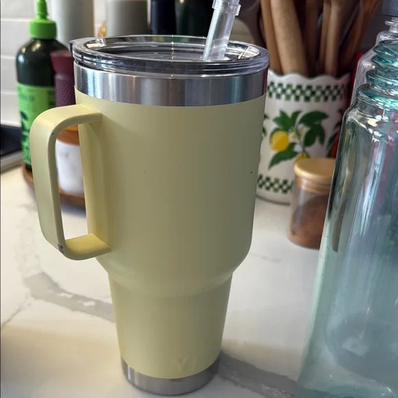 Yeti Drinkware Collection - 6 tumbler and water bottle